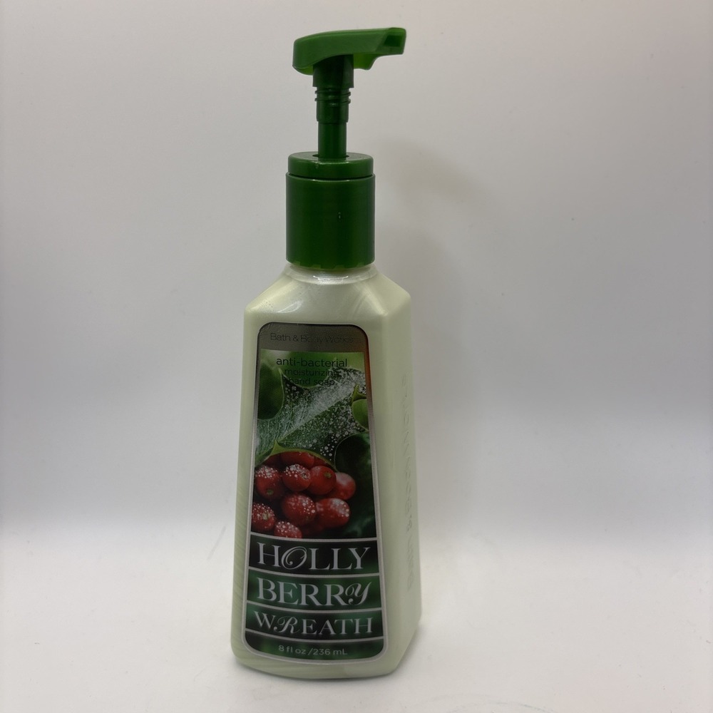 Bath & Body Works® HOLLY BERRY WREATH Anti-Bacterial Hand Soap 8 Oz